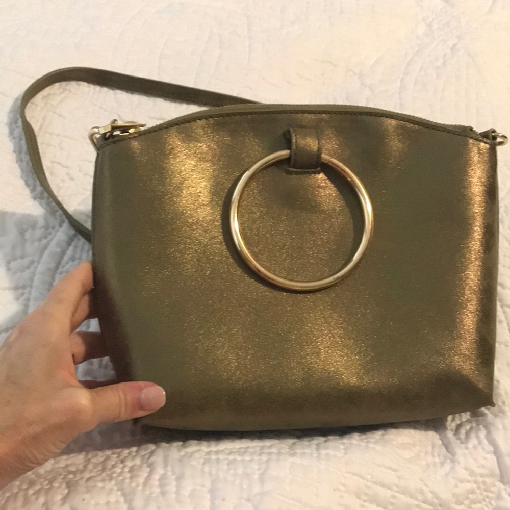 Street level cross body with removable strap